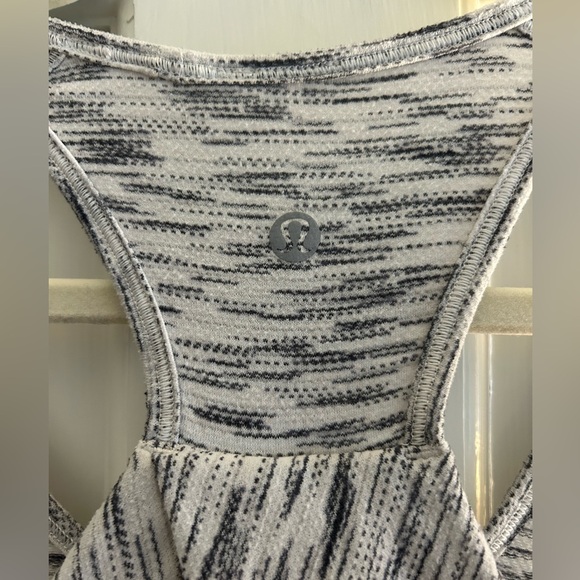 Lululemon Go Everywhere Tank Top Sz 8 Twist Back -Heather Grey / Black - Picture 3 of 3